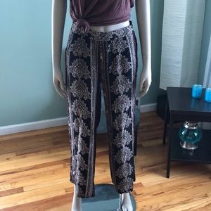 Charlotte Russe Fun Summer Pants size S!